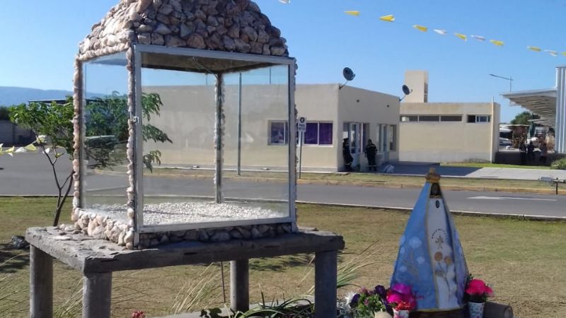 La Madre del Valle llevó su bendición al Mercado de Abasto