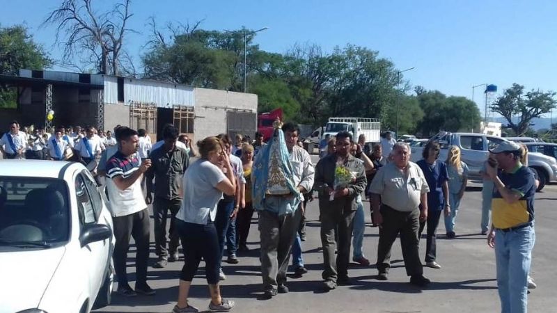 La Madre del Valle llevó su bendición al Mercado de Abasto