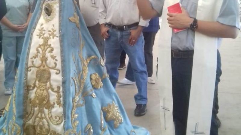 La Madre del Valle llevó su bendición al Mercado de Abasto