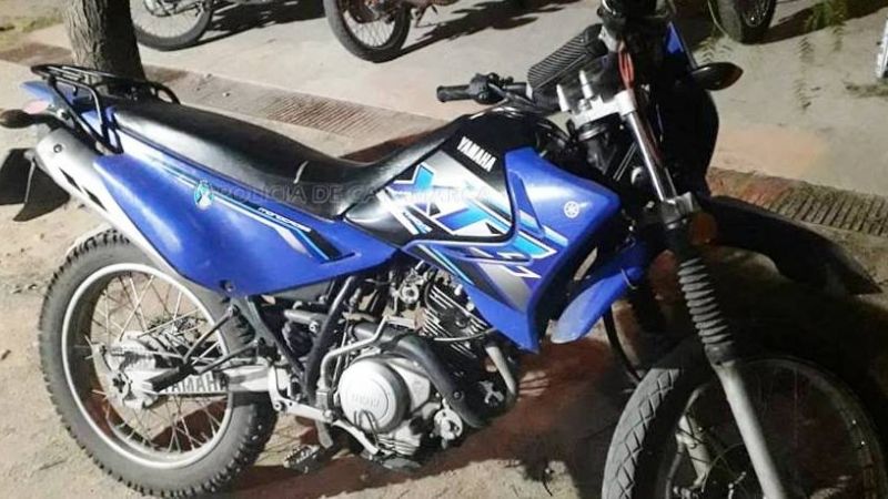 Arrestan a un joven y secuestran una moto