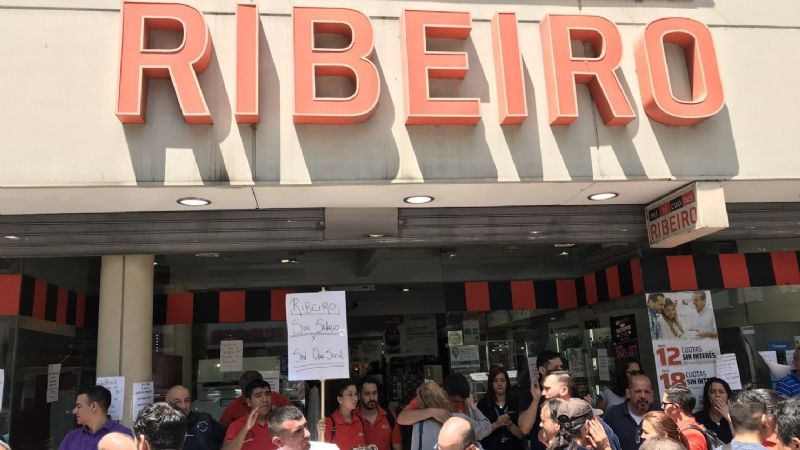 Siguen los cierres de locales Ribeiro