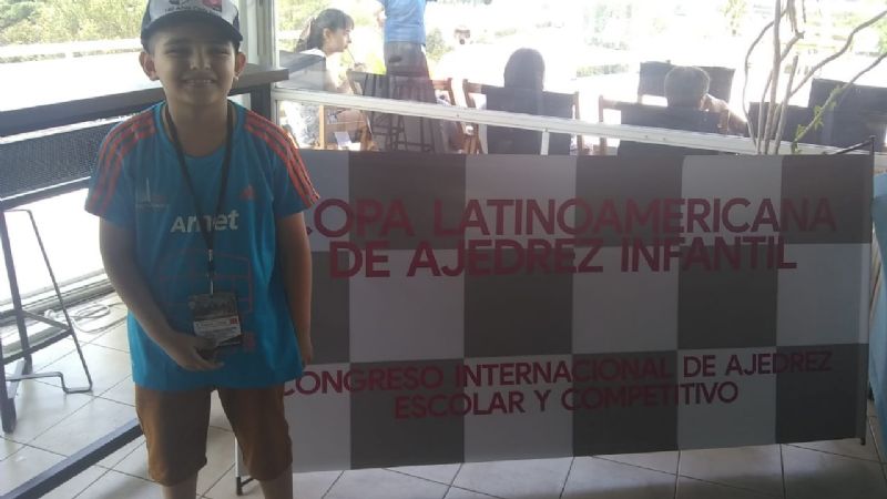 La UTHGRA felicitó a su pequeño ajedrecista Camilo Moya