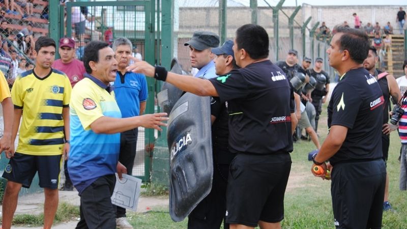 “Poli” ensaya la “vuelta” y Chacarita pelea el ascenso