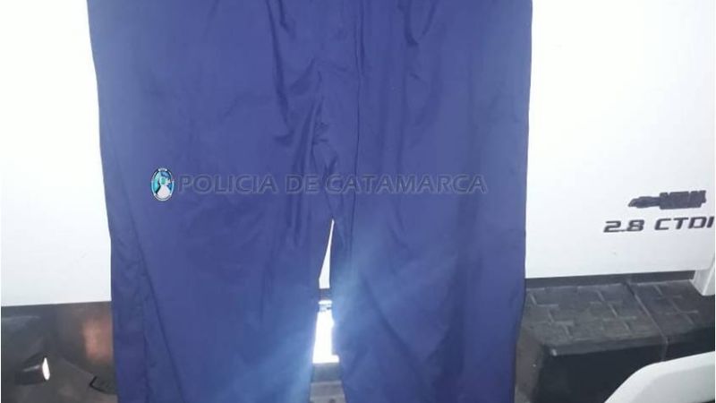 Abandonaron una aspiradora y ropa
