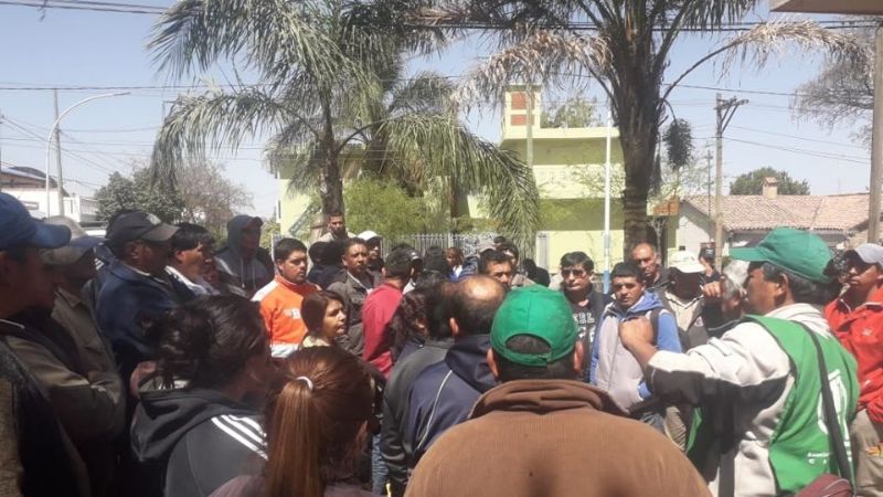 Páez se despide con los números en rojo