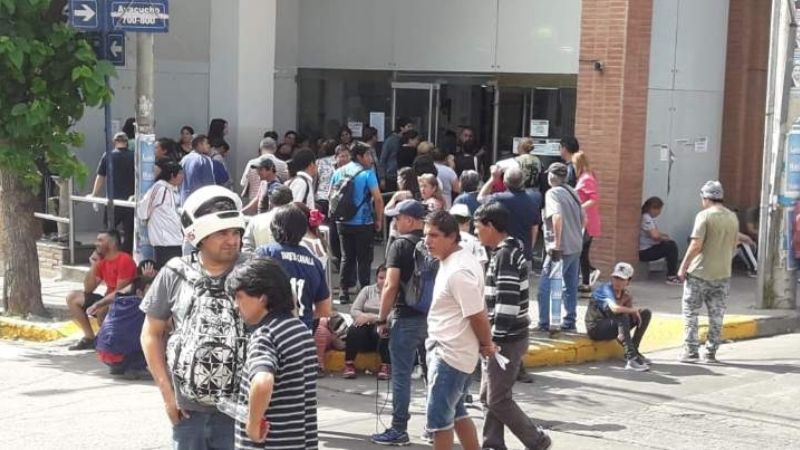 Siguen las protestas y cortes por el bono de 5 mil