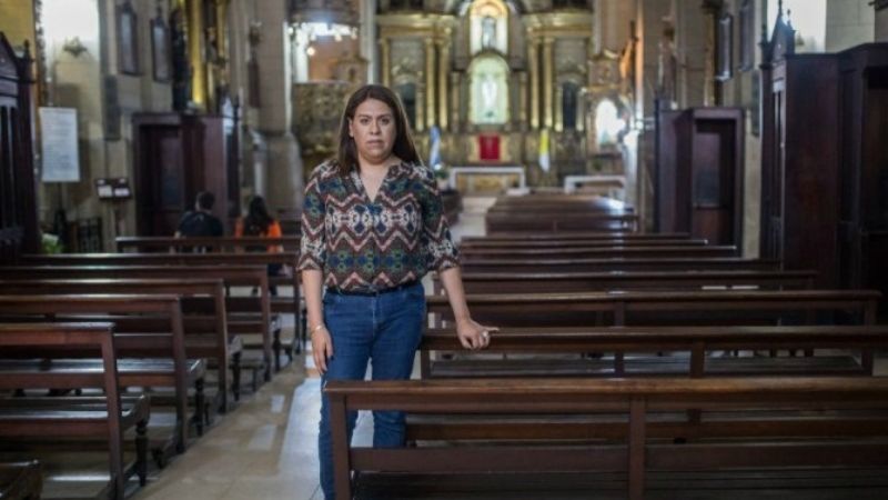 Trans católica a la Corte por cambio en acta de bautismo que negó Cargniello