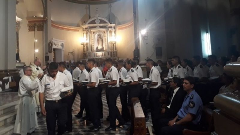 Cadetes y Aspirantes de la Policía cerraron las Acampadas a los pies de la Virgen