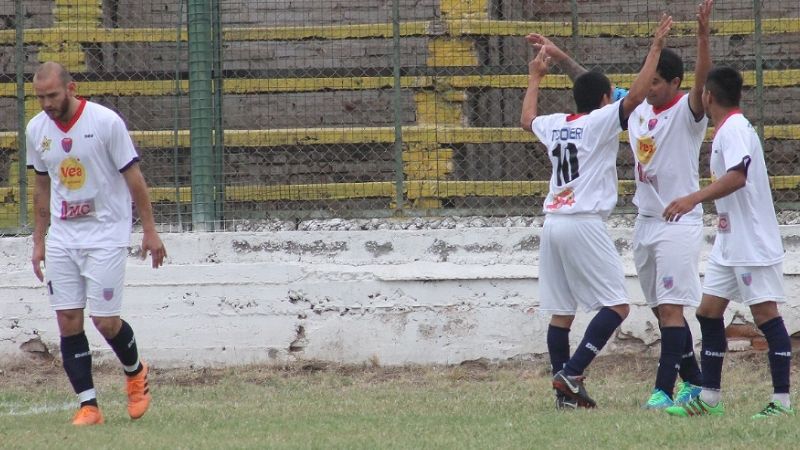 “Teso” y Vélez presionan a “Poli”, que enfrenta al “León”