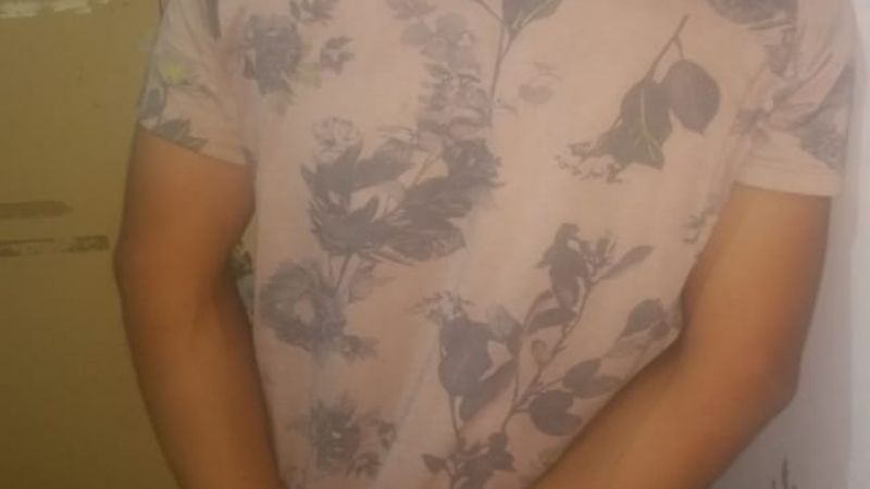 Joven atacó a golpes a su novia menor de edad en la escuela