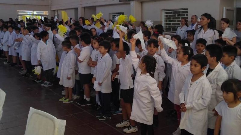 Escuela del barrio Libertador II recibió a la Madre del Valle