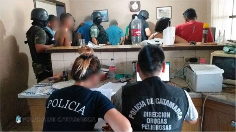 Allanamientos antidrogas positivos en el B°920 Viviendas