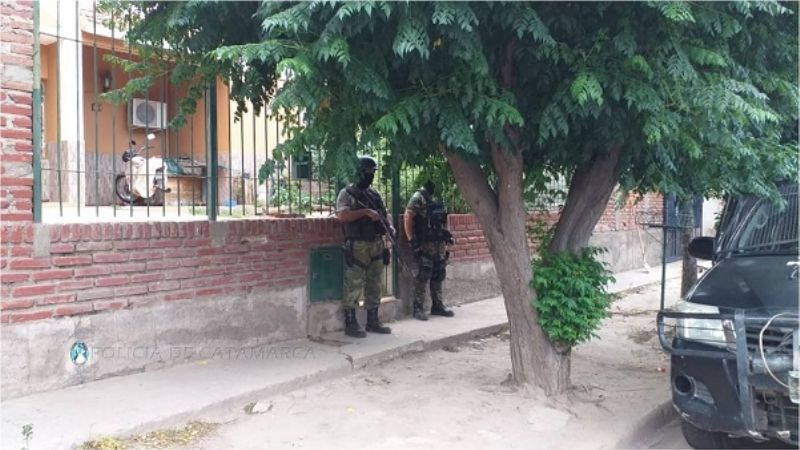 Allanamientos antidrogas positivos en el B°920 Viviendas