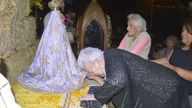Cientos de fieles acompañaron la llegada de la Virgen del Valle a Santa María