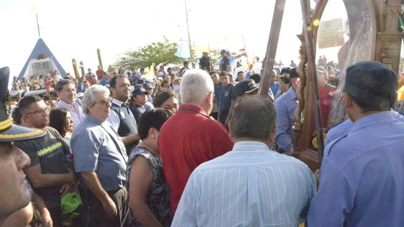 Cientos de fieles acompañaron la llegada de la Virgen del Valle a Santa María