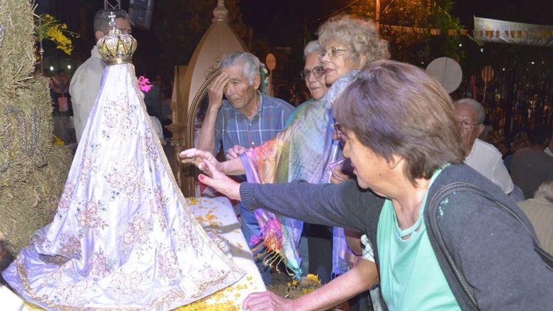 Cientos de fieles acompañaron la llegada de la Virgen del Valle a Santa María