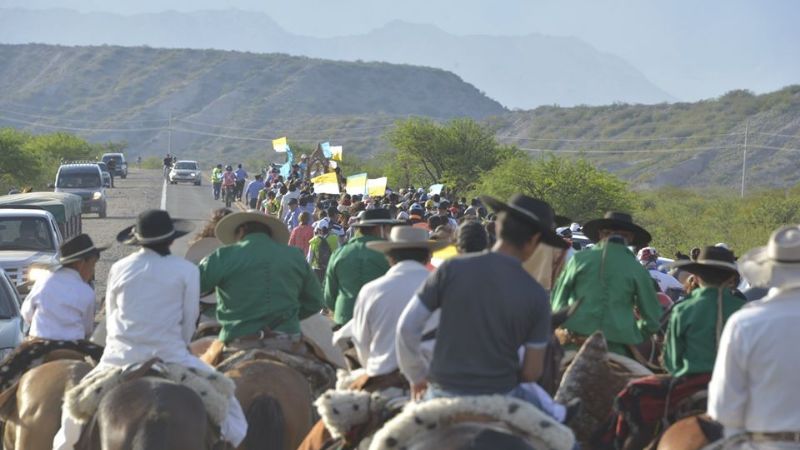 Cientos de fieles acompañaron la llegada de la Virgen del Valle a Santa María