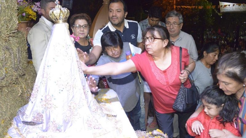 Cientos de fieles acompañaron la llegada de la Virgen del Valle a Santa María