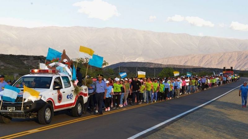 Cientos de fieles acompañaron la llegada de la Virgen del Valle a Santa María