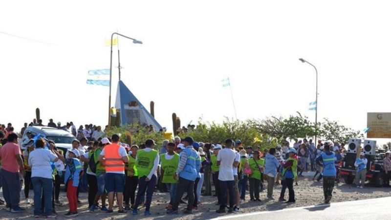 Cientos de fieles acompañaron la llegada de la Virgen del Valle a Santa María
