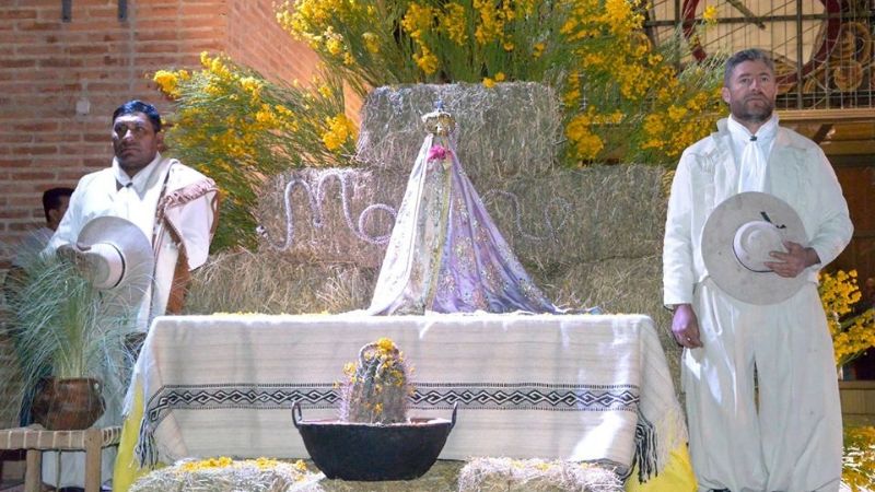 Cientos de fieles acompañaron la llegada de la Virgen del Valle a Santa María