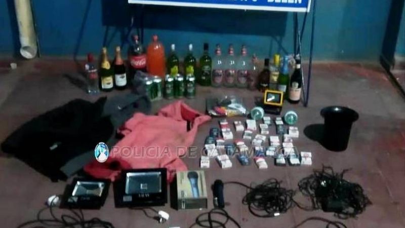 Un joven y un niño robaron bebidas alcohólicas, cigarrillos y varios elementos