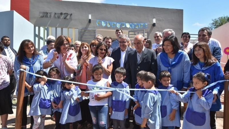 Corpacci inauguró edificios escolares y una obra de energía clave