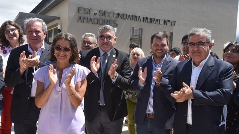 Corpacci inauguró edificios escolares y una obra de energía clave