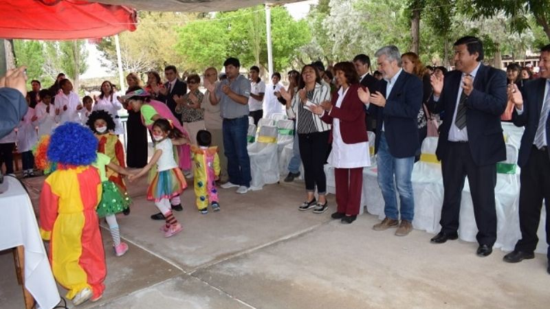 Escuela de Agua Amarilla celebró 100 años de vida