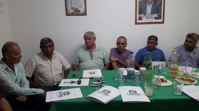 Analizan escala salarial específica para olivícolas