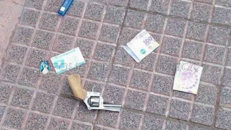 Policías atraparon a ladrones armados cerca de un cajero