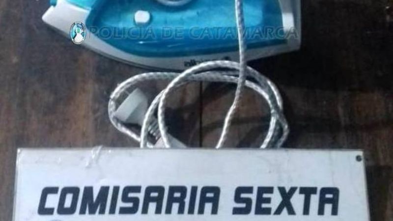 Encontró una plancha robada en el fondo de su casa