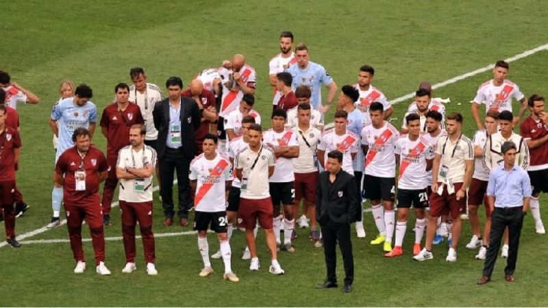 River felicitó a Flamengo y recibió la medalla de subcampeón