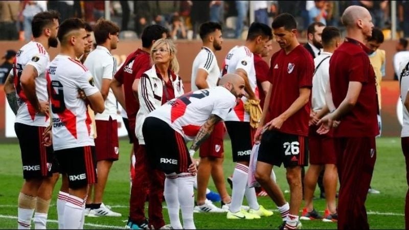 River felicitó a Flamengo y recibió la medalla de subcampeón