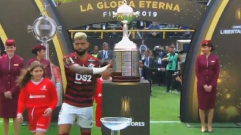 Tocar la Copa es mufa…?; miralo a “Gabigol”…se la llevó