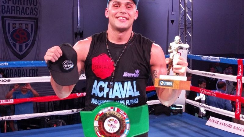 Yamil Peralta repitió ante Aumada y retuvo en Barracas