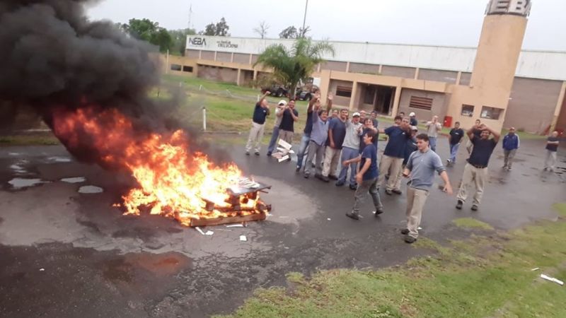 Protesta por la incertidumbre de los trabajadores en Neba