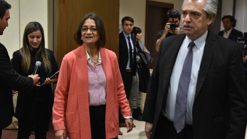 Lucía invitó a Alberto a la inauguración de la plaza “Dr. Raúl Alfonsín”