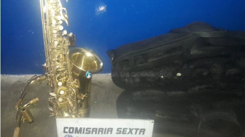 Compró un saxofón y lo devolvió a la Policía