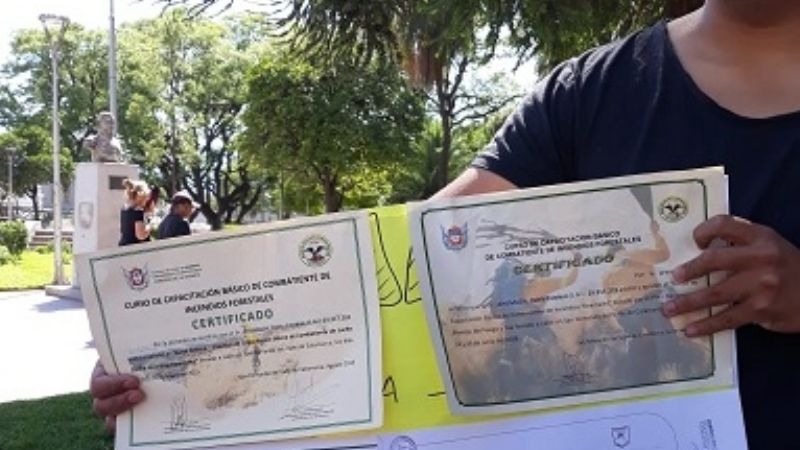 Se encadenó para que le devuelvan su trabajo