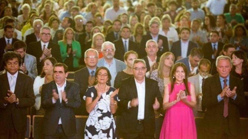 Electos recibieron sus diplomas