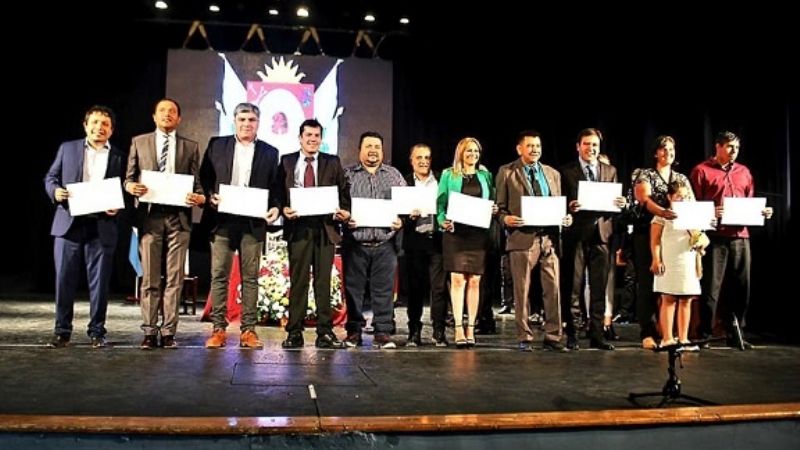 Electos recibieron sus diplomas
