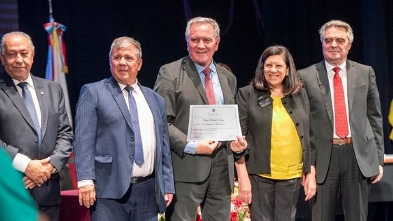 Electos recibieron sus diplomas