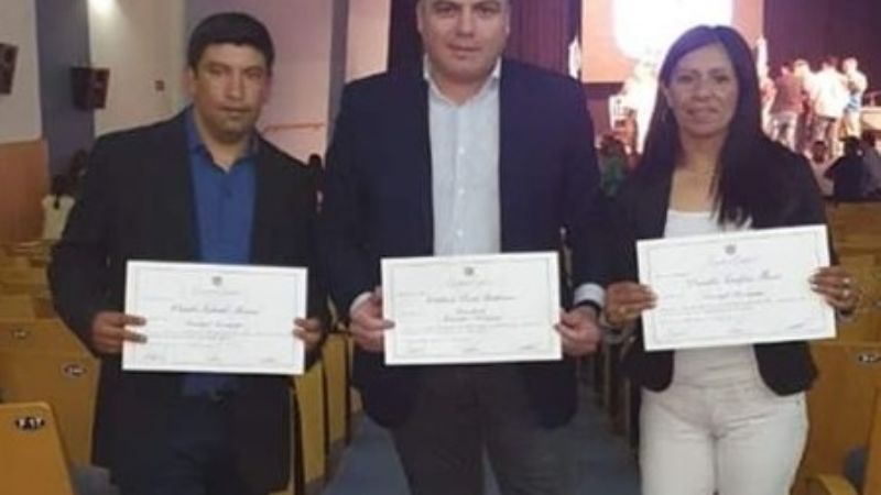 Electos recibieron sus diplomas