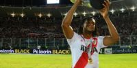EL COLOMBIANO Arturo Mina, levantó la Copa Argentina, ante Central.