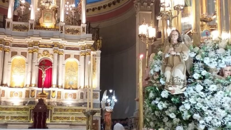 Emoción de los devotos marianos en la bajada de la Virgen