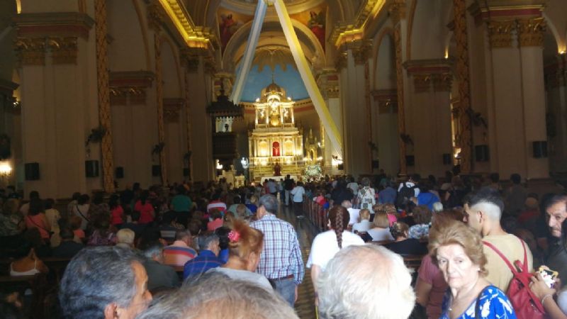 Emoción de los devotos marianos en la bajada de la Virgen