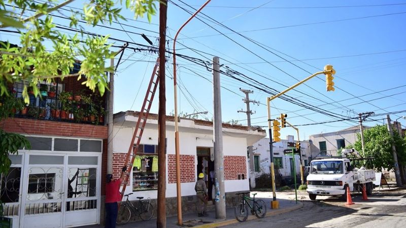 Inició la obra de reconversión a led el microcentro de Santa María
