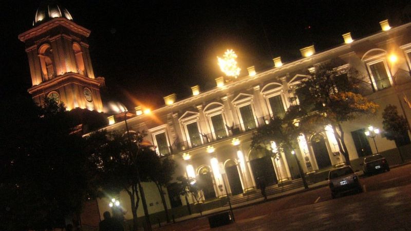 Intentó agredir con una tabla a policías de Casa de Gobierno