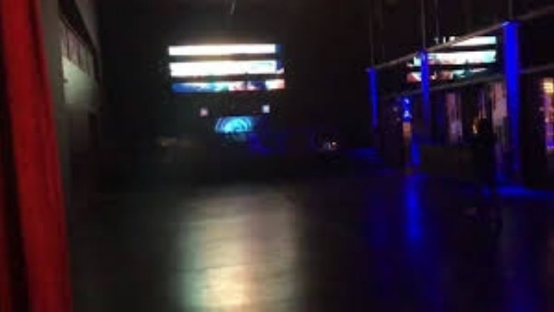 Atrapan a un joven que quiso robar bebidas alcohólicas en un boliche